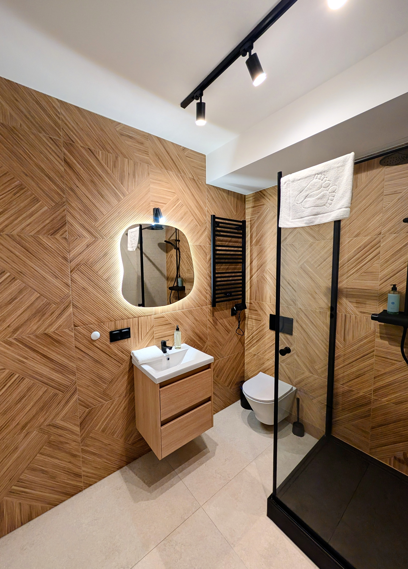 Łazienka Royal Aries Suite Studio z prysznicem walk-in