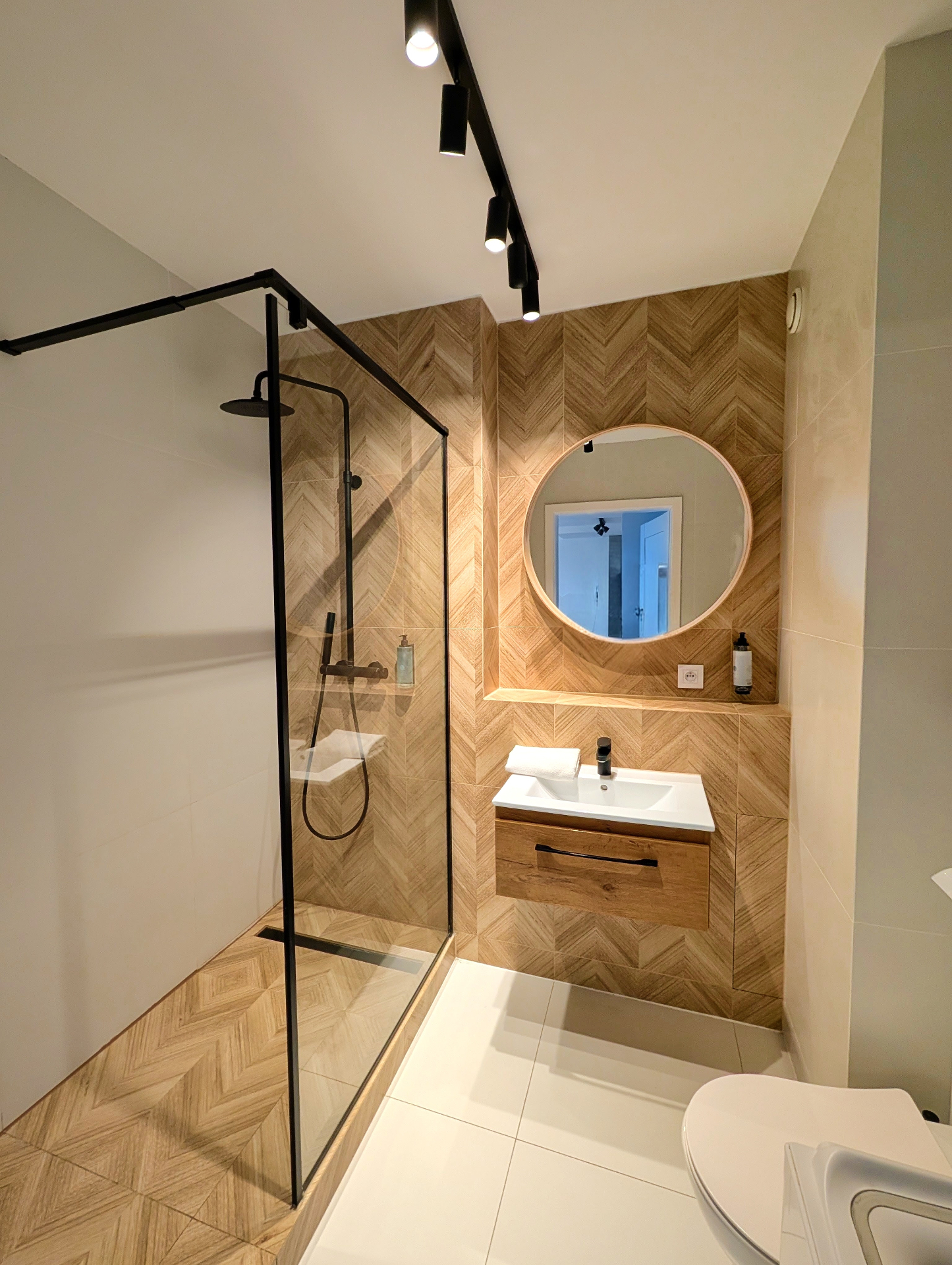 Łazienka Royal Aries Superior II z prysznicem walk-in